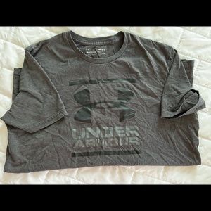 Men’s under armor loose fit T-shirt size medium